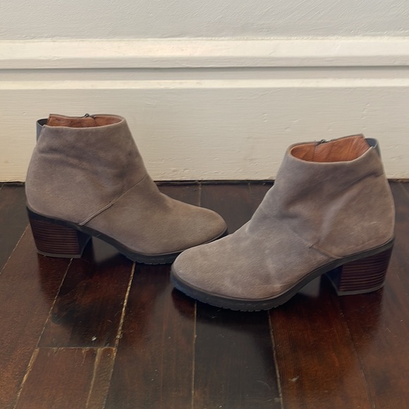 Gentle Souls Kenneth Cole Suede Boot | Blane | Size 8 - Picture 3 of 10